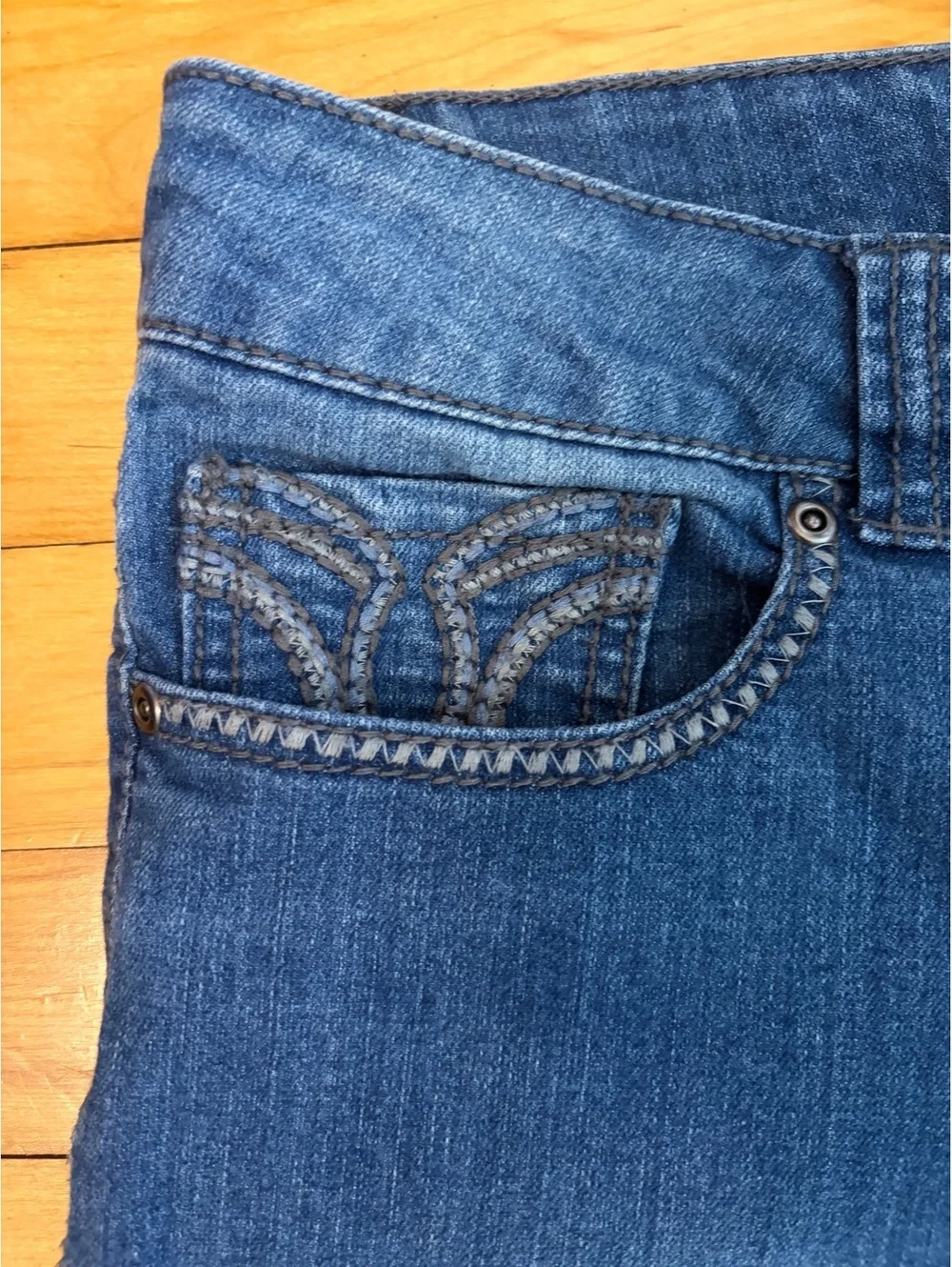 Faded Glory Women's Size 14 Blue Denim Jeans with Embroidered Pockets
